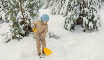 Zimowa przerwa pełna przygód – dlaczego warto zapisać dziecko na półkolonie zimowe?